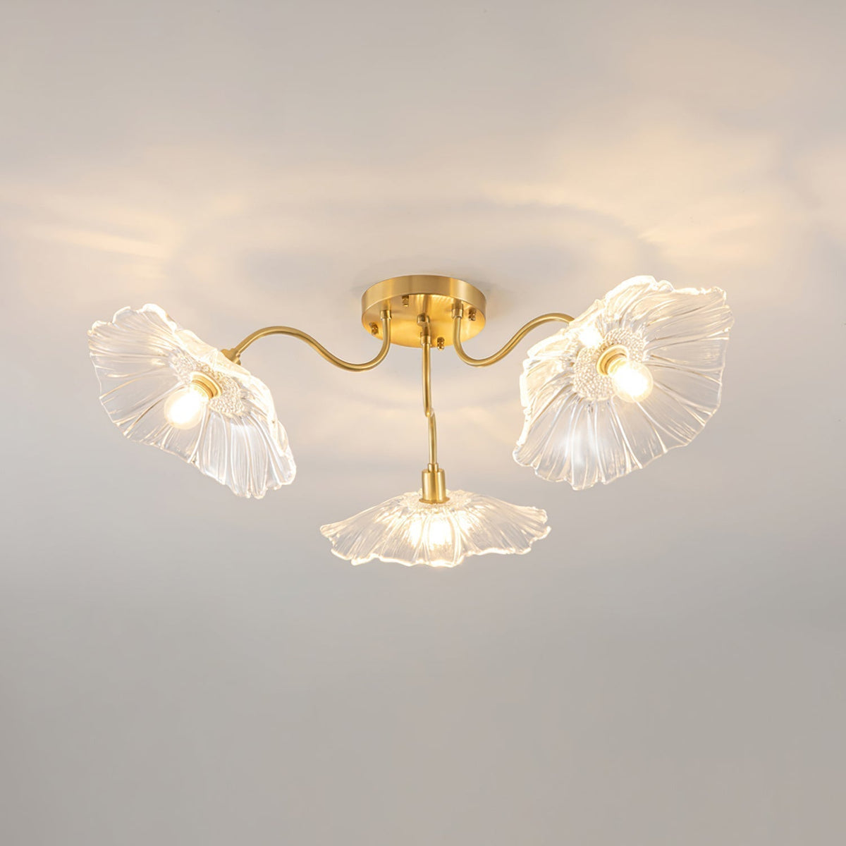 Lioruina messing plafondlamp van glas met bladglas en goudkleurige afwerking