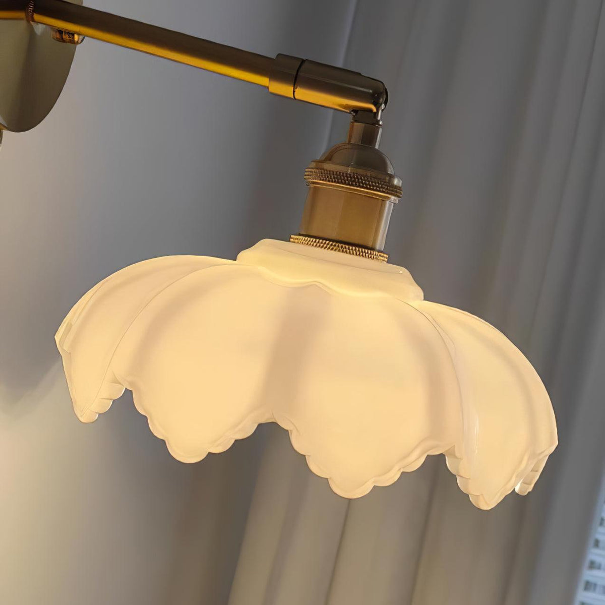 Lotus draaibare glazen wandlamp in Noordse kunststijl