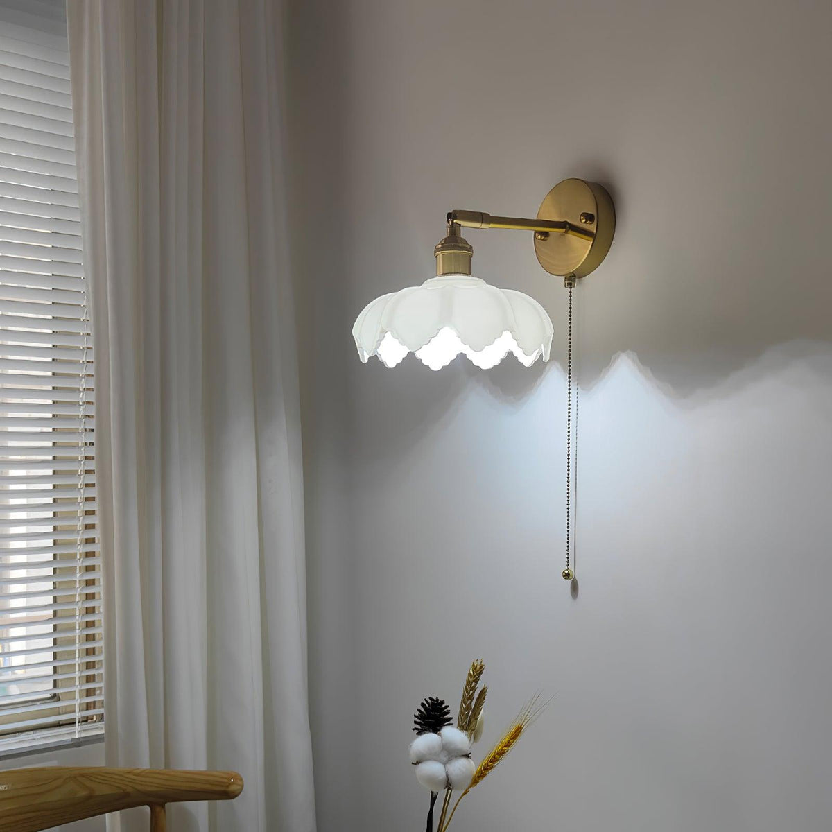 Lotus draaibare glazen wandlamp in Noordse kunststijl