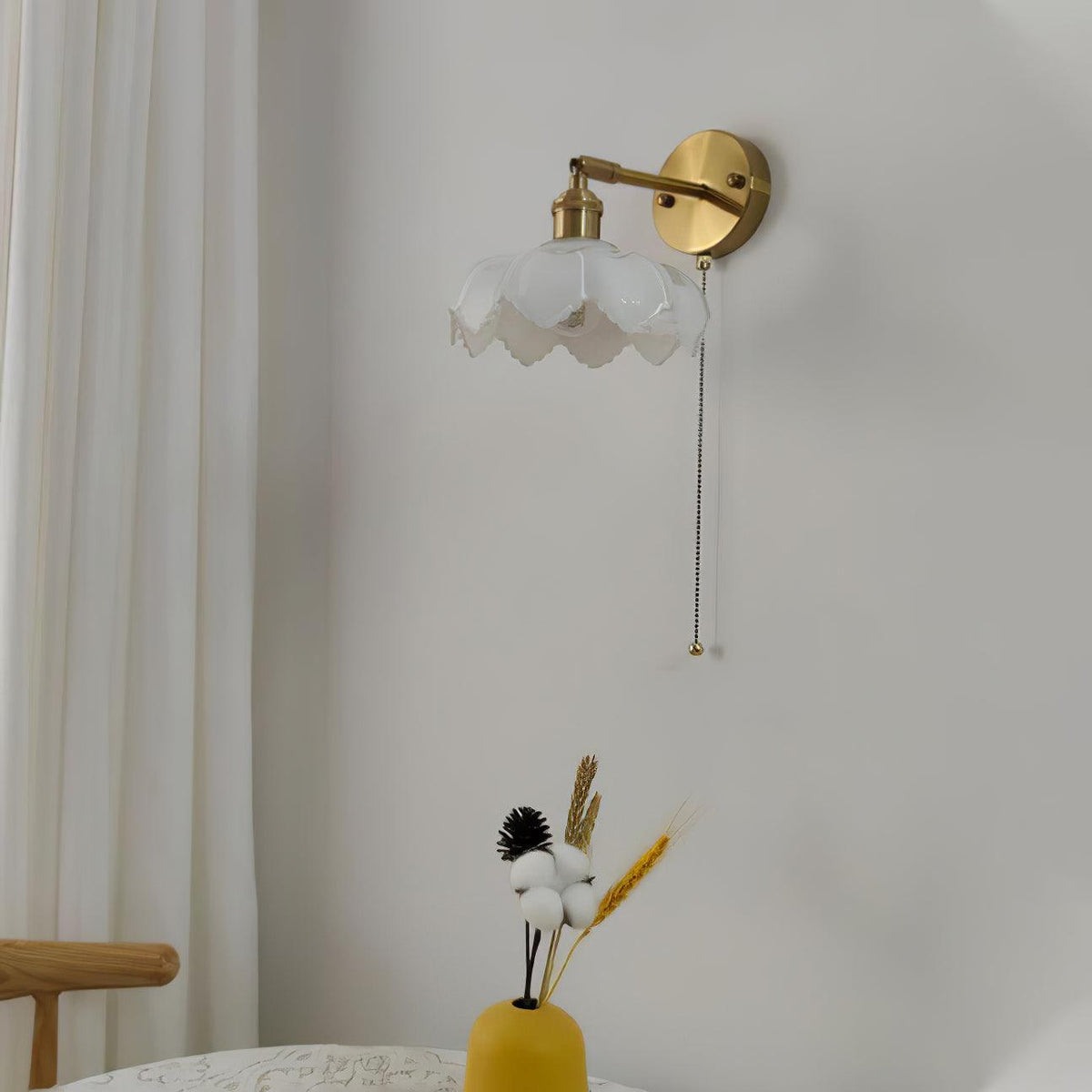 Lotus draaibare glazen wandlamp in Noordse kunststijl