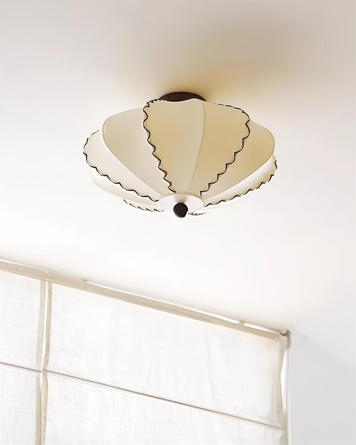 Colette plafondlamp van walnoothout en beige stof