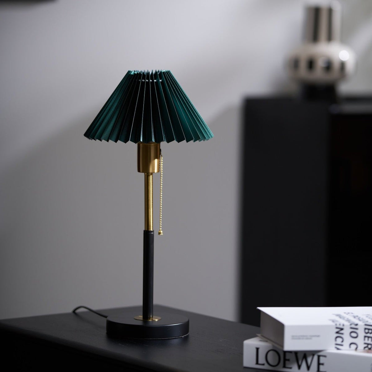Mevzo Minimalistische tafellamp van keramiek