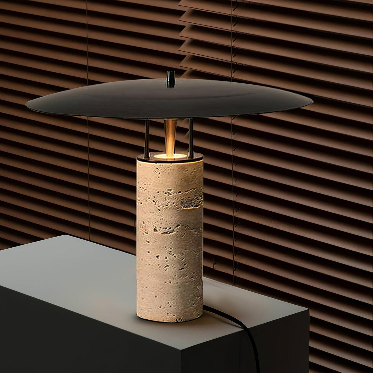 Eara Disc-Pillar travertin tafellamp