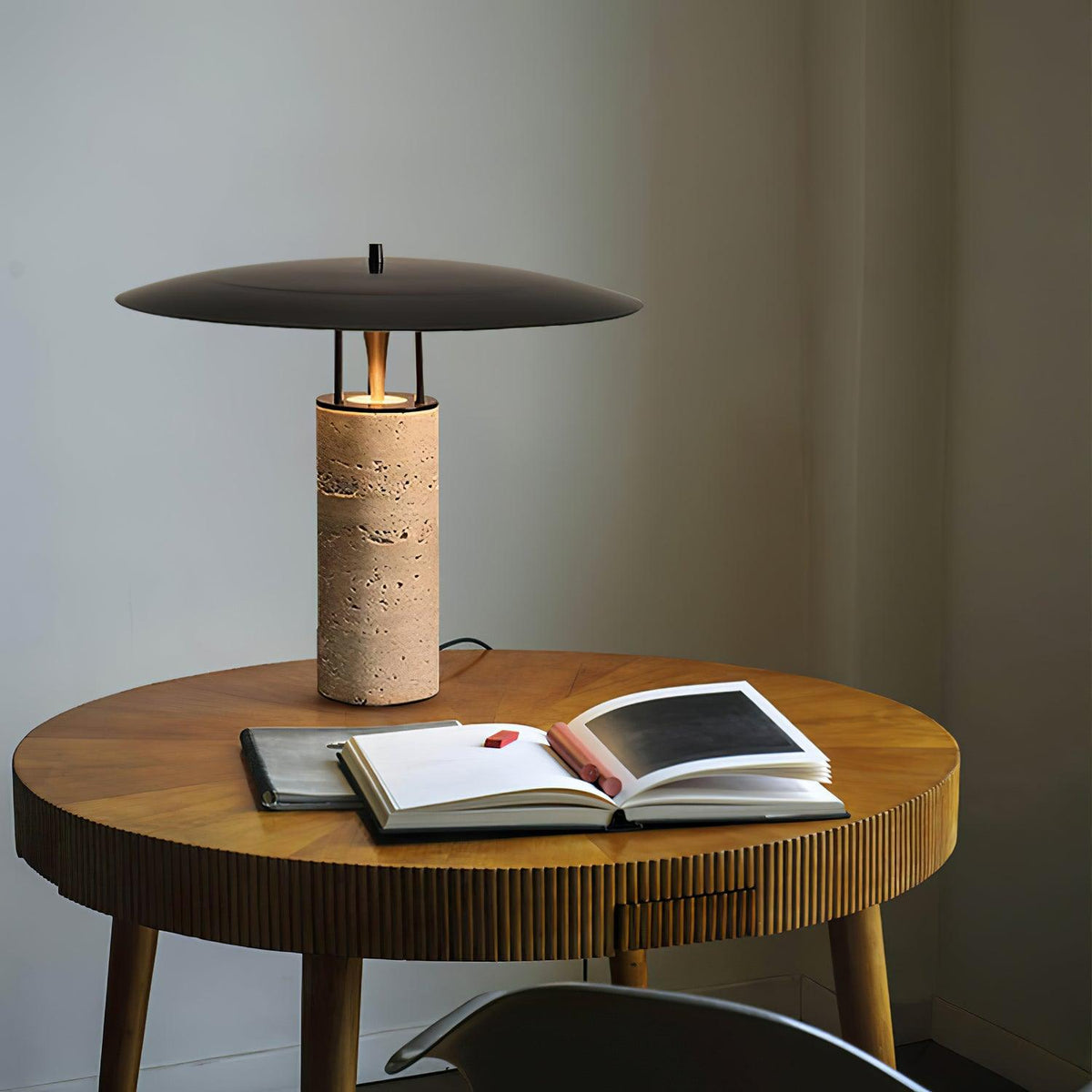 Eara Disc-Pillar travertin tafellamp