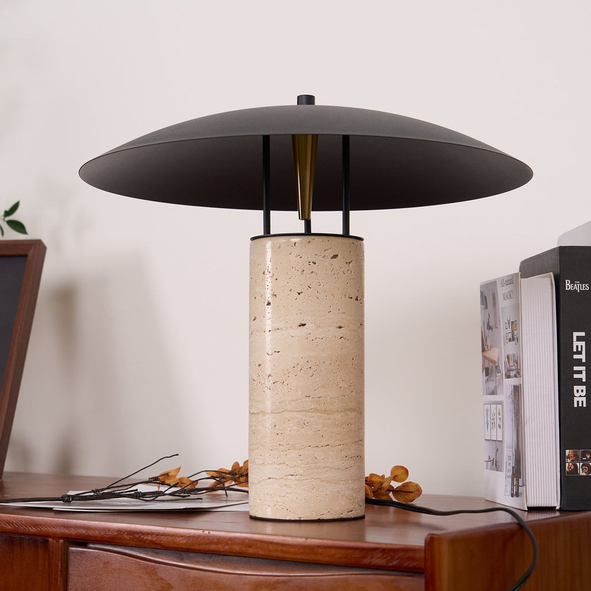 Eara Disc-Pillar travertin tafellamp