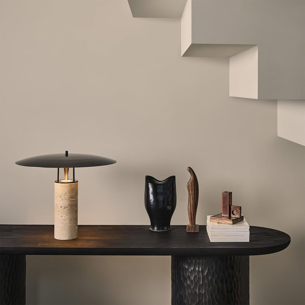 Eara Disc-Pillar travertin tafellamp