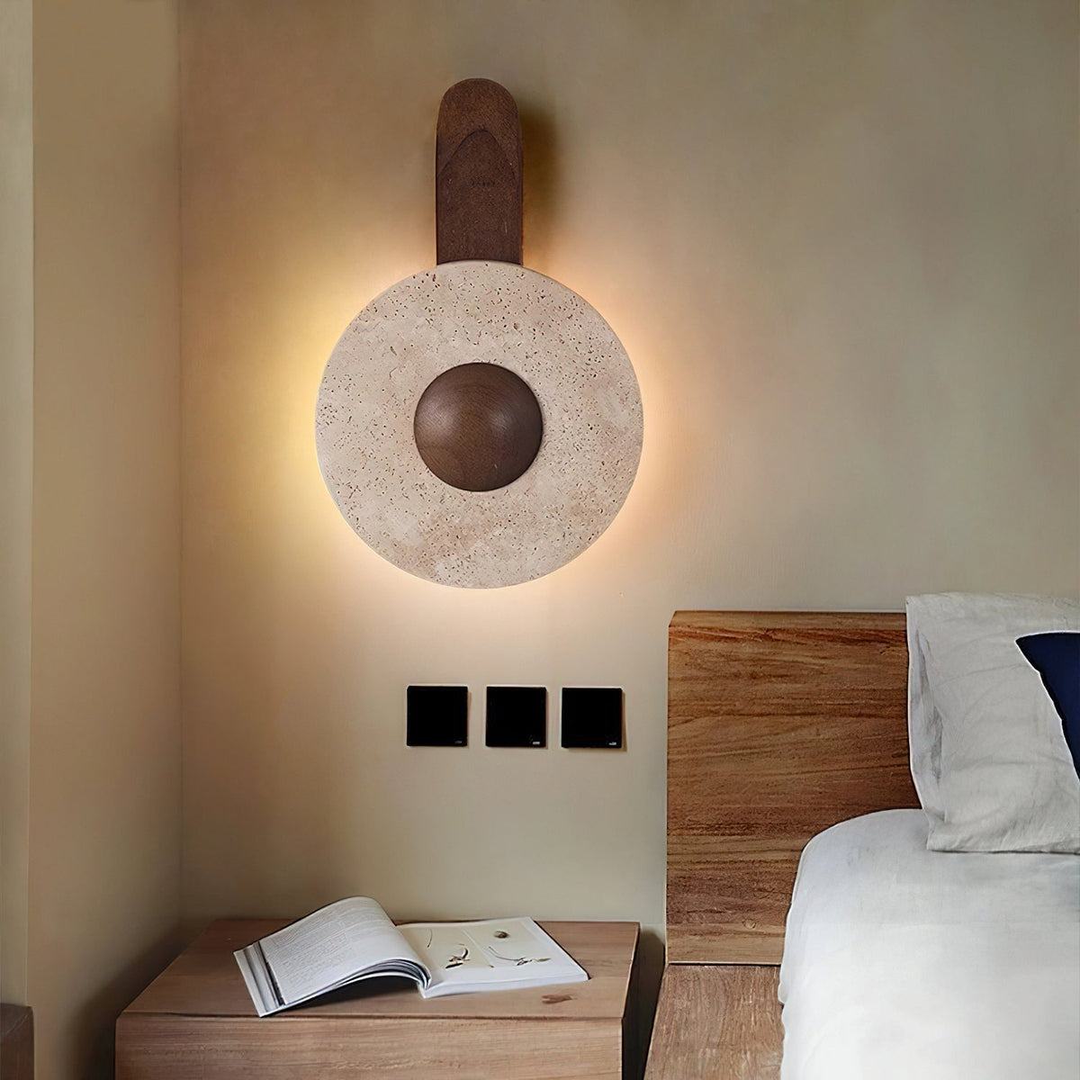 Nymarora ronde wandlamp van geel travertin