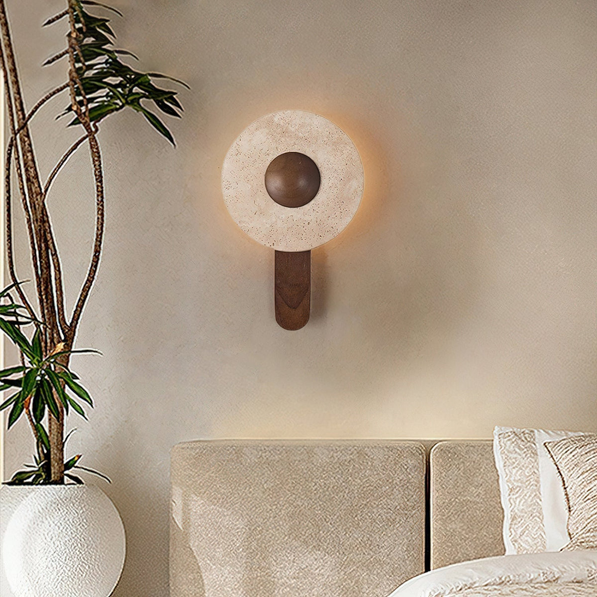Nymarora ronde wandlamp van geel travertin