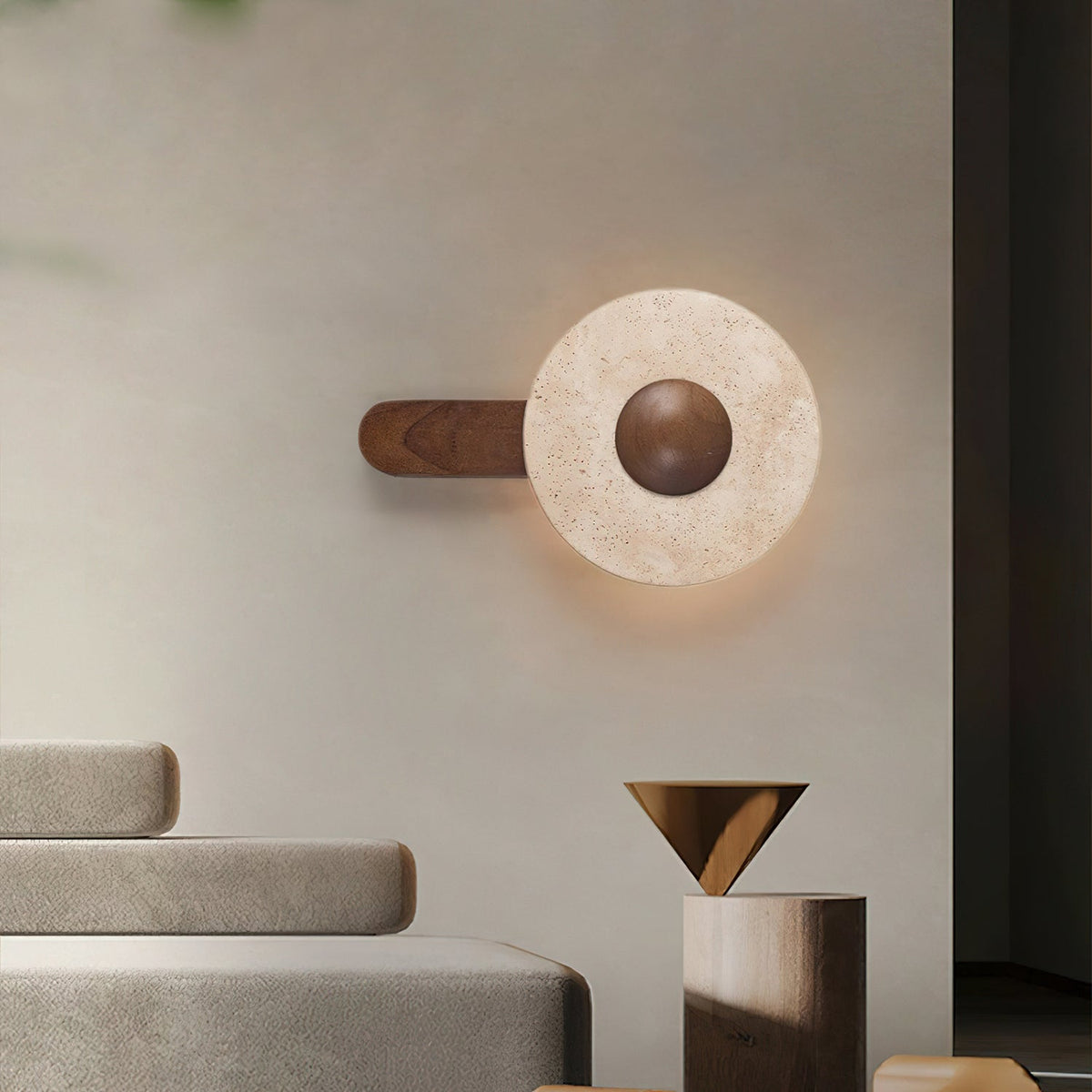 Nymarora ronde wandlamp van geel travertin