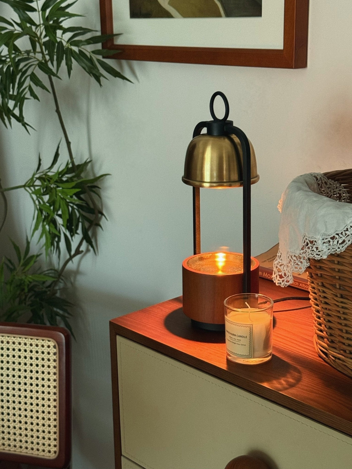 Rosa Moderne tafellamp van walnoothout en goud