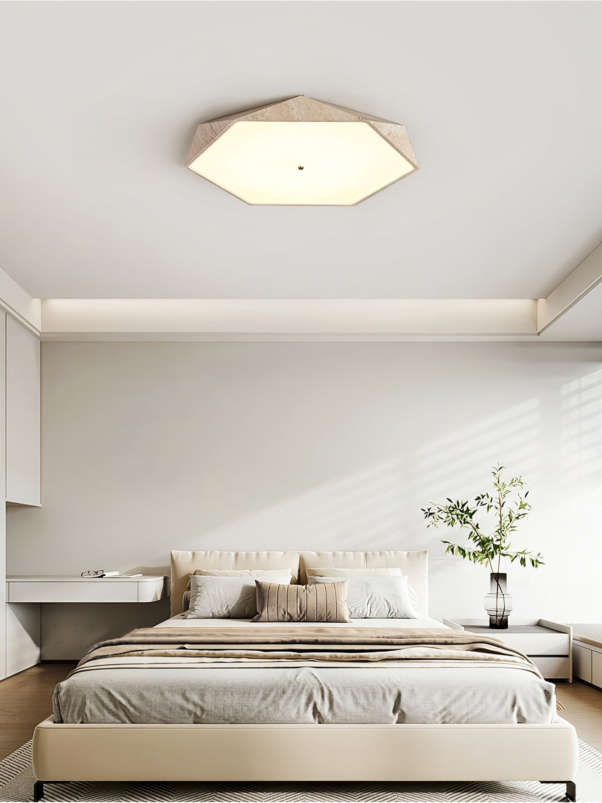 Hexagonale plafondlamp in geel travertin