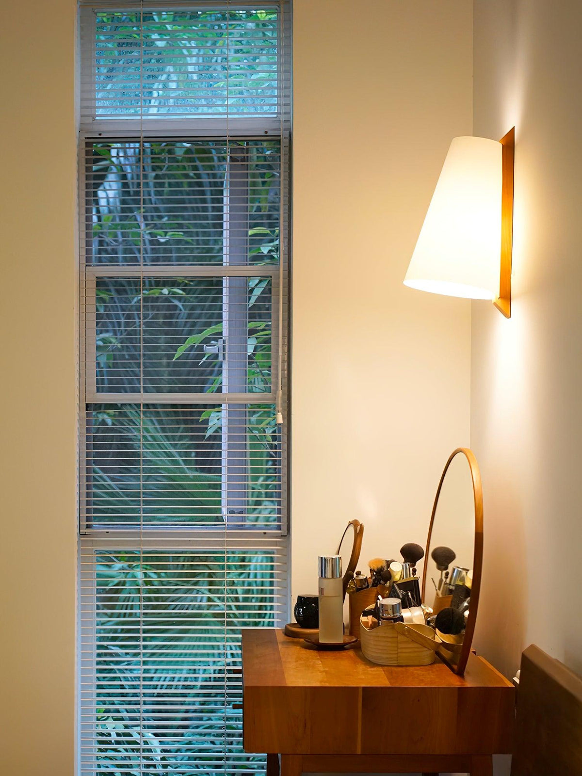 Miriam Moderne minimalistische wandlamp van kunststof