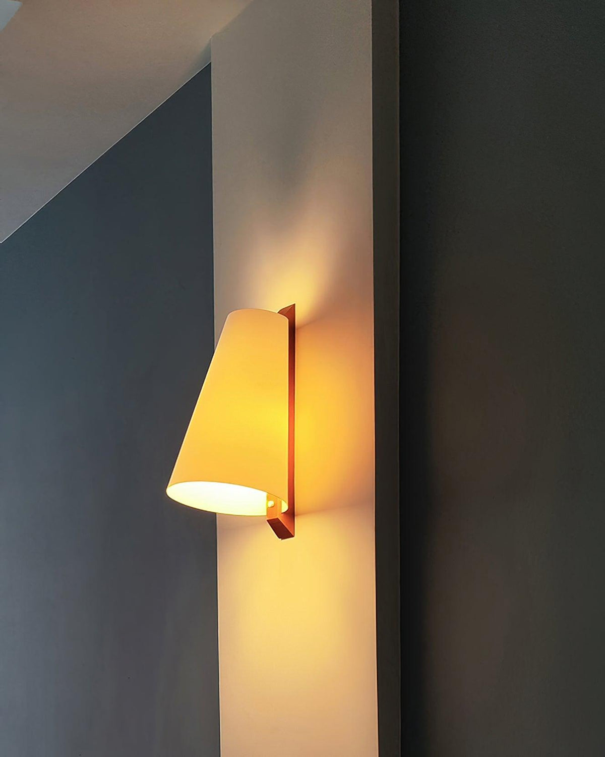 Miriam Moderne minimalistische wandlamp van kunststof