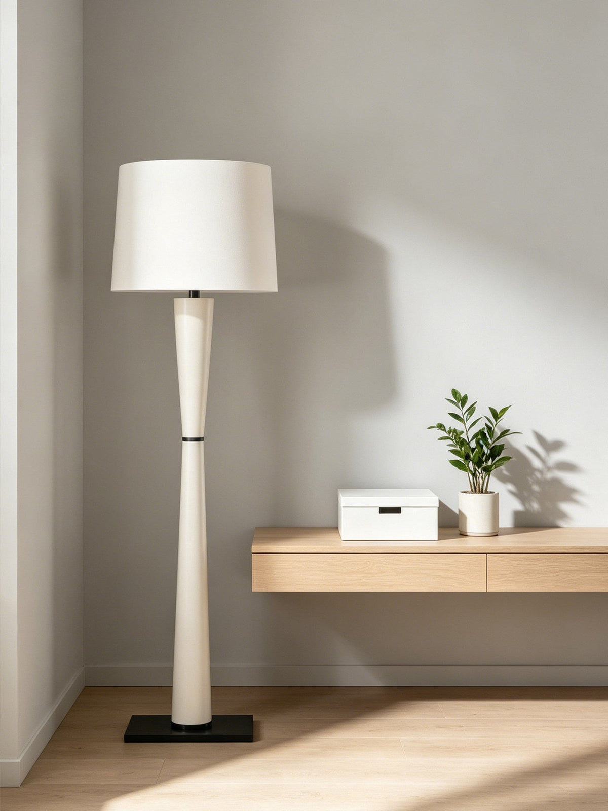 Renenelia vloerlamp van leer