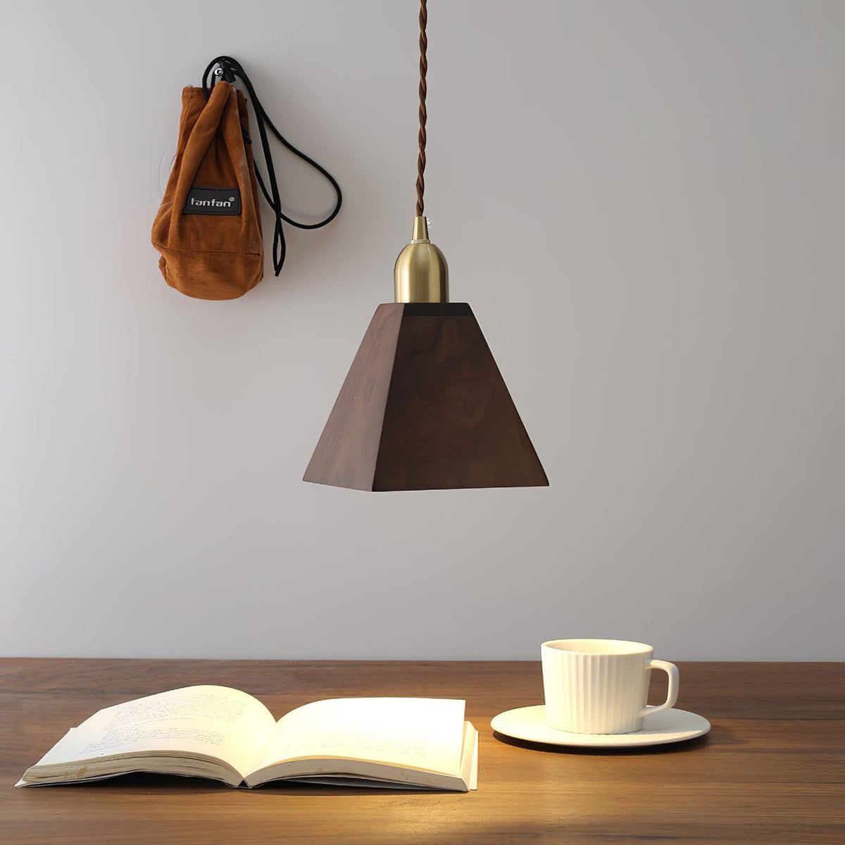 Sylinenne hanglamp van walnoothout en messing, modern voor de woonkamer