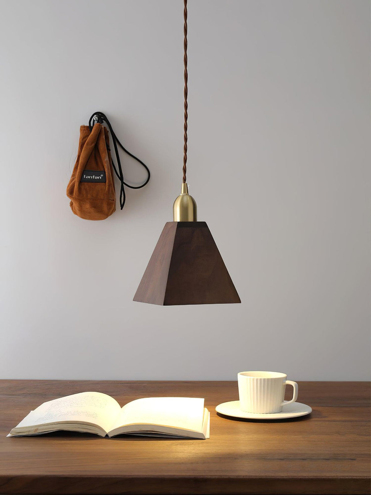 Sylinenne hanglamp van walnoothout en messing, modern voor de woonkamer