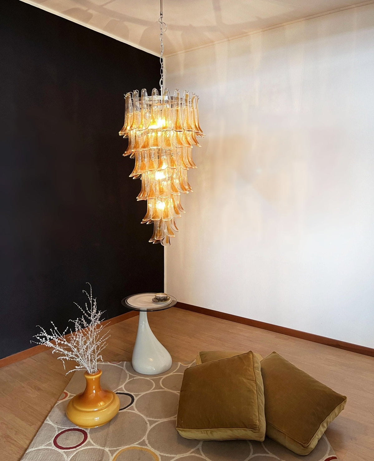 Eirinira kroonluchter goud Murano-glas bloemblaadjes gelagen cascaderend