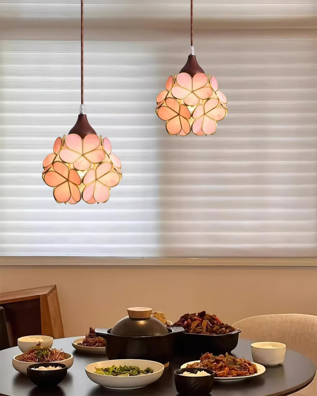 Velina hanglamp met roze bloemblaadjes
