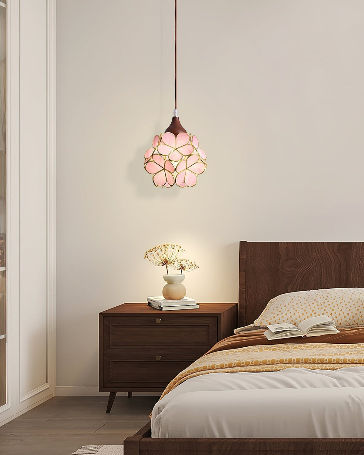 Velina hanglamp met roze bloemblaadjes