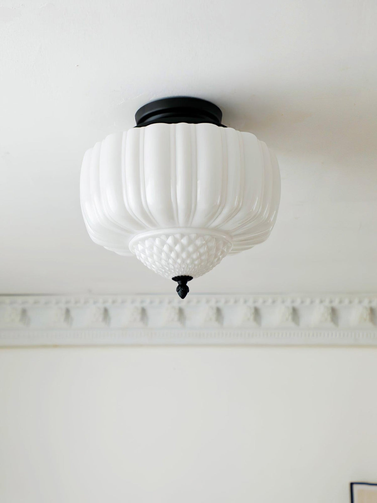 Aveny plafondlamp van glas opalglas gevlinderd koepelvorm vintage