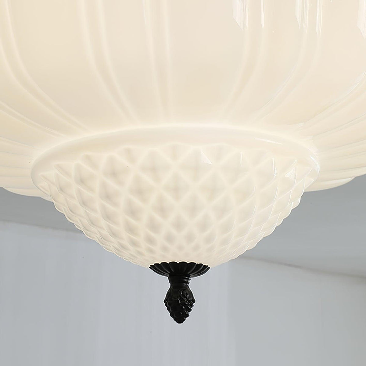 Aveny plafondlamp van glas opalglas gevlinderd koepelvorm vintage