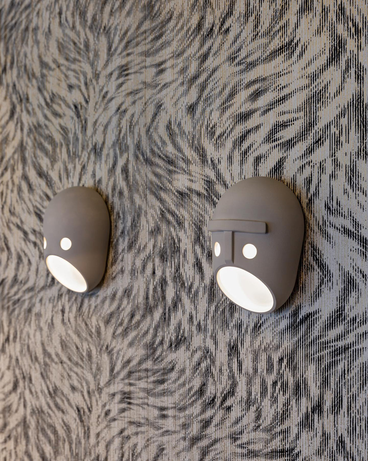 Mask wandlamp van hars