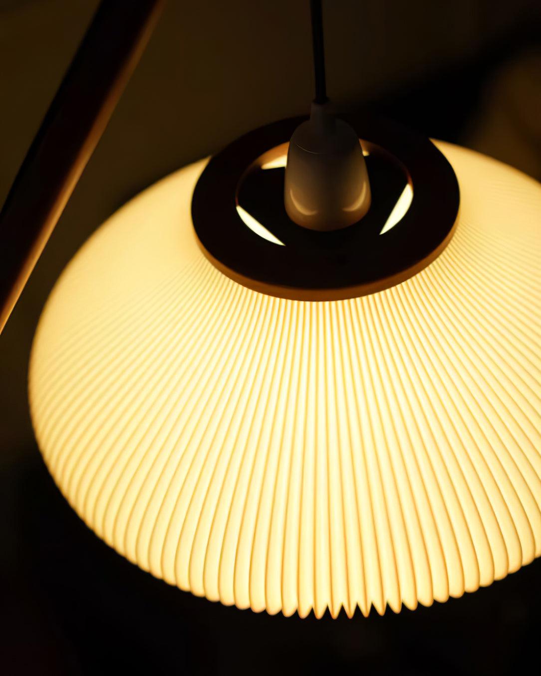Ervenil Mid Century vloerlamp van glas van en Esenhout