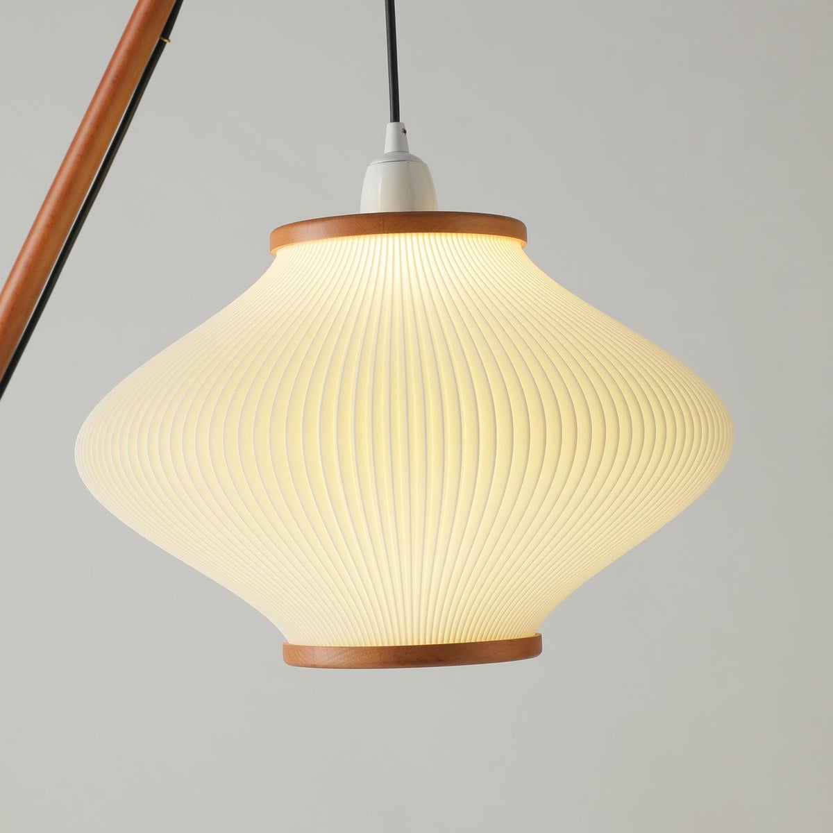 Ervenil Mid Century vloerlamp van glas van en Esenhout