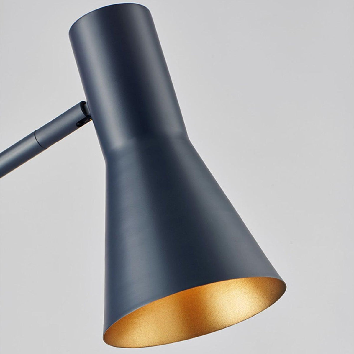 Vosolil vloerlamp in industriële stijl