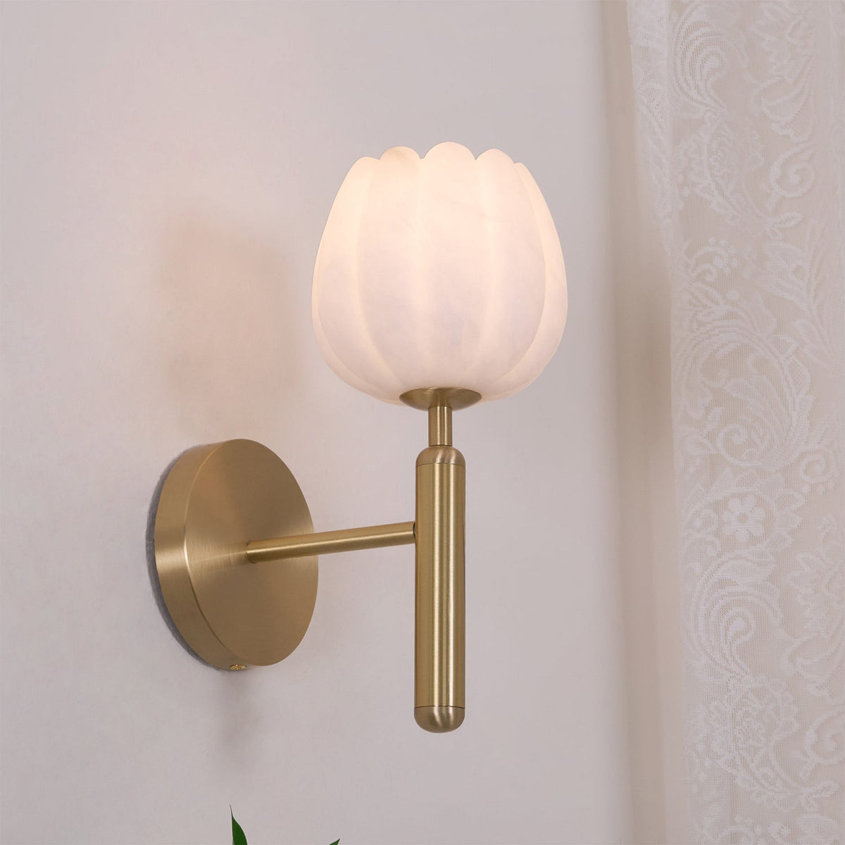 Nivarina Floral albasten wandlamp van messing