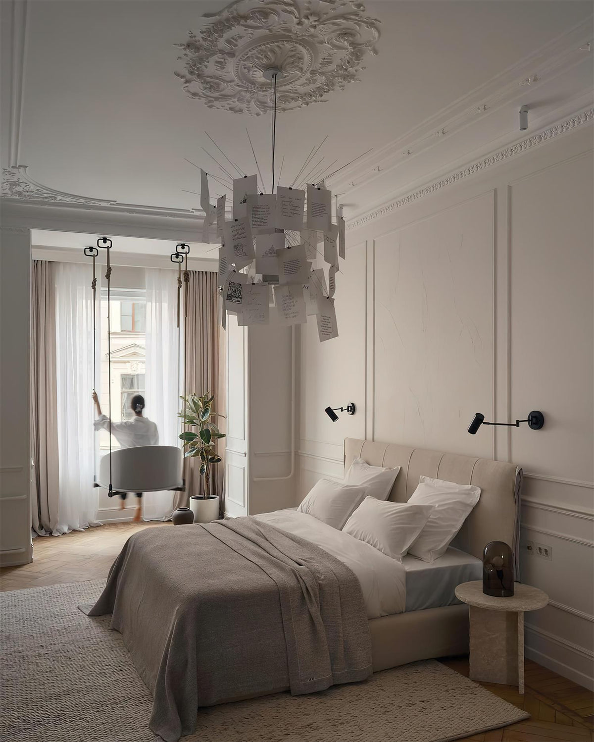 Moderne kroonluchter met kleurrijke witte kaarten en whimsisch ontwerp