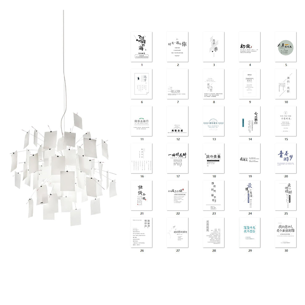 Moderne kroonluchter met kleurrijke witte kaarten en whimsisch ontwerp