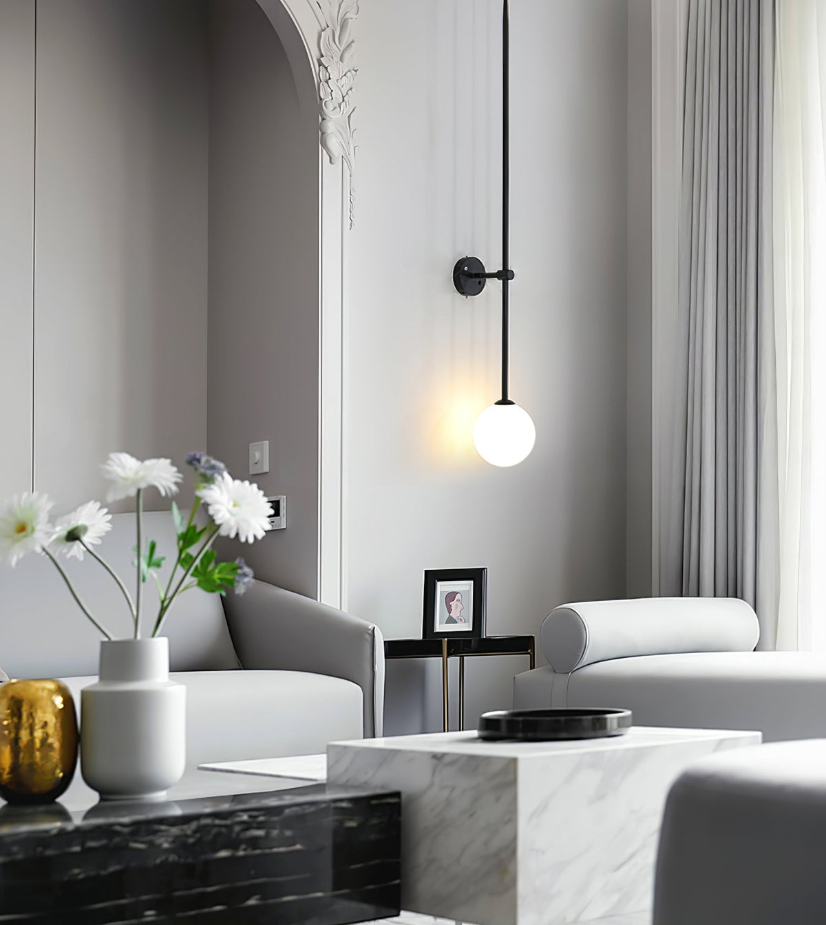 Veluelle Moderne minimalistische wandlamp met mobiele glaskogel