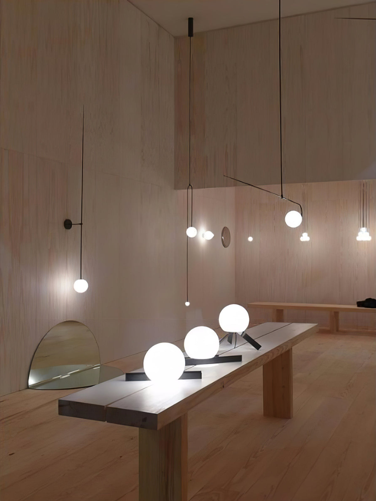 Veluelle Moderne minimalistische wandlamp met mobiele glaskogel