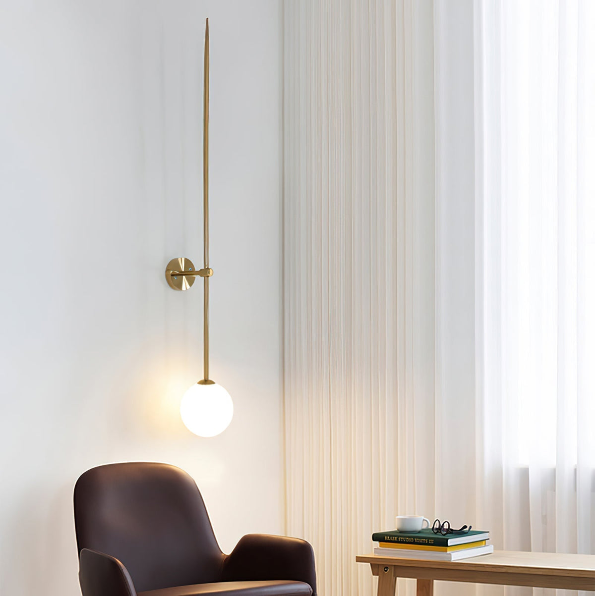 Veluelle Moderne minimalistische wandlamp met mobiele glaskogel
