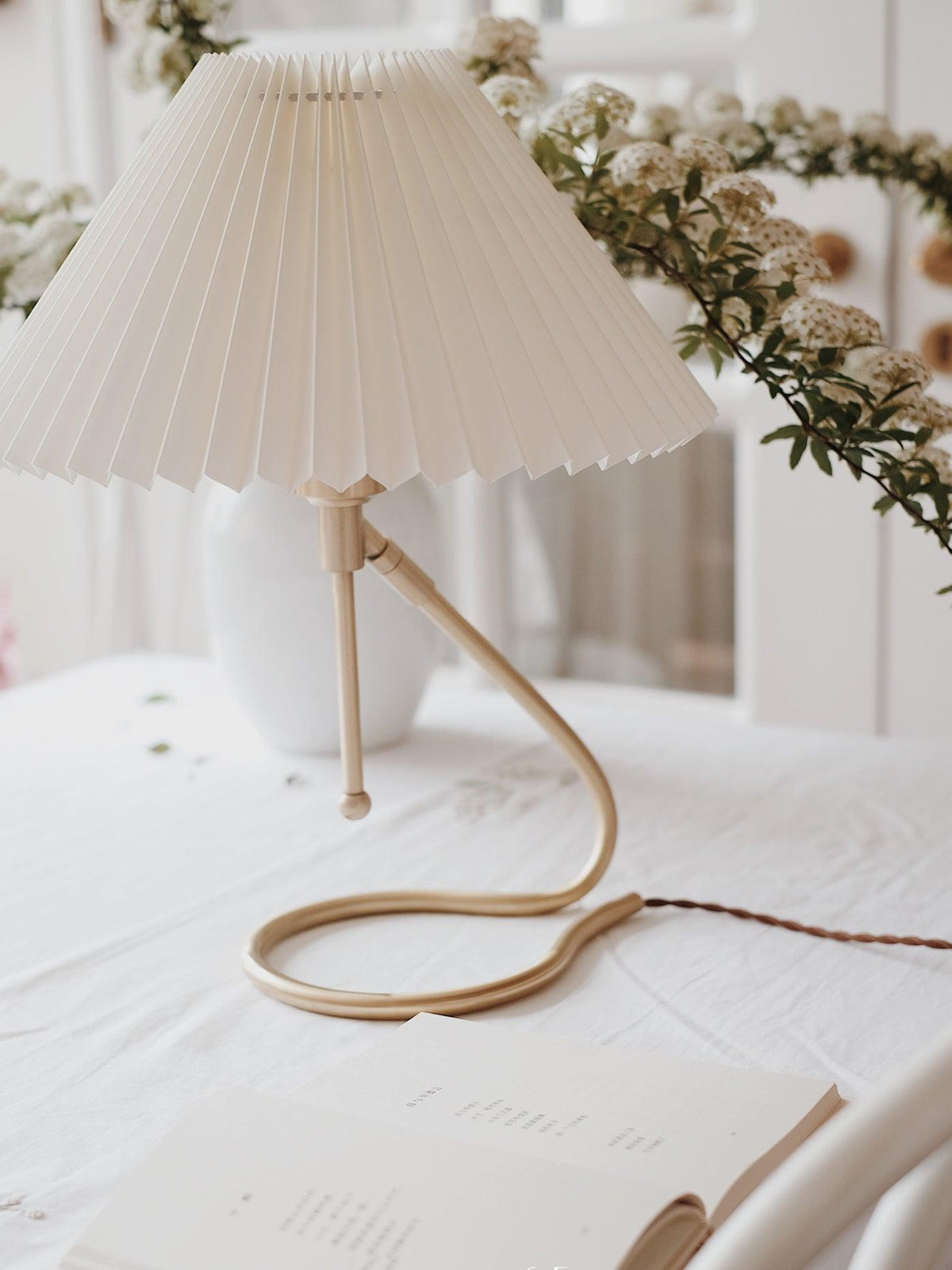 Linuia tafellamp met helder textiel