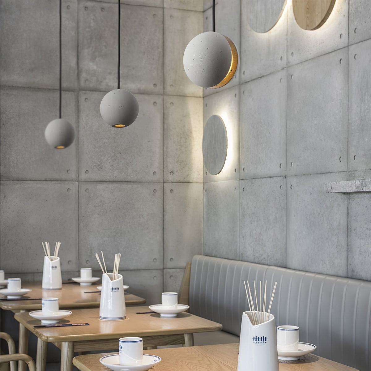 Umi hanglamp van beton met bolvormige maan Minimalistisch