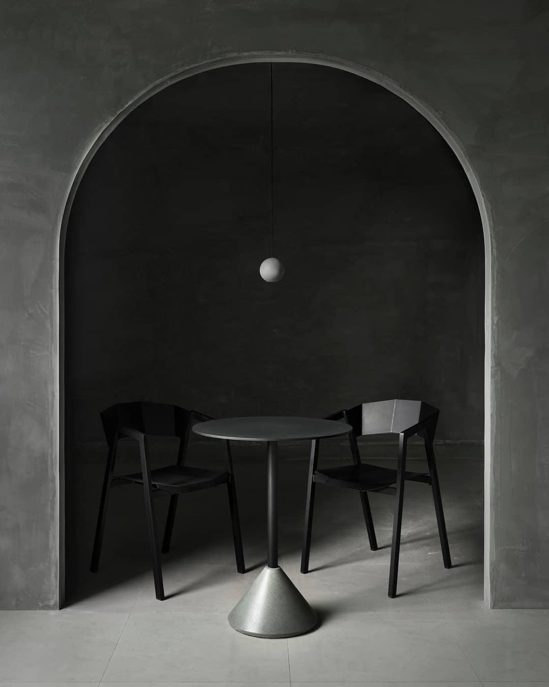Umi hanglamp van beton met bolvormige maan Minimalistisch