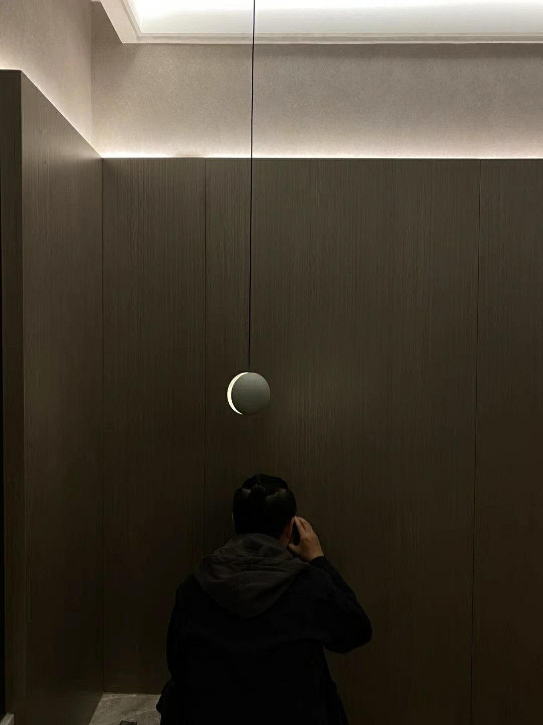 Umi hanglamp van beton met bolvormige maan Minimalistisch