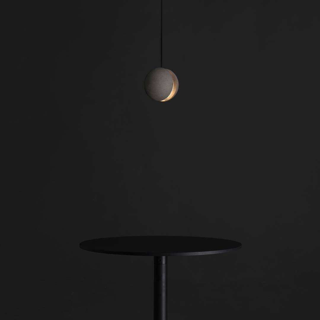 Umi hanglamp van beton met bolvormige maan Minimalistisch