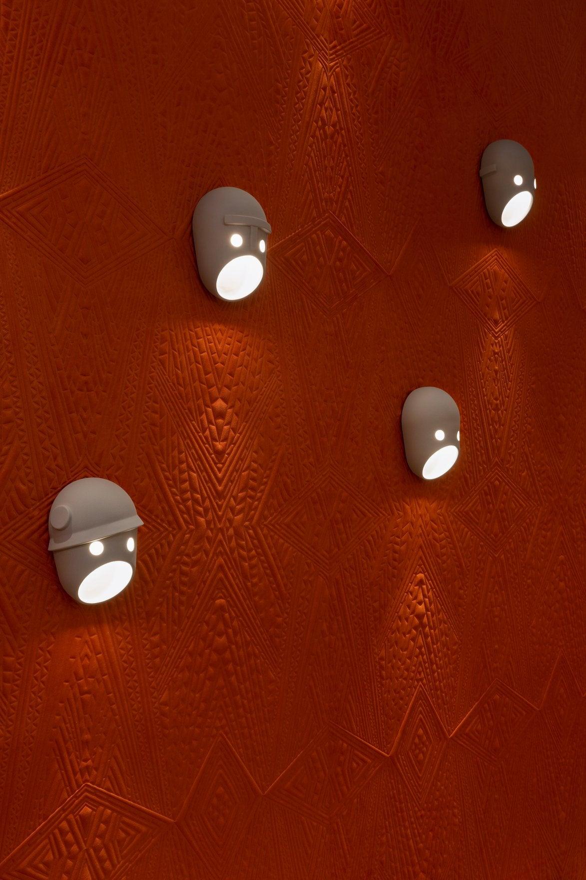 Mask wandlamp van hars
