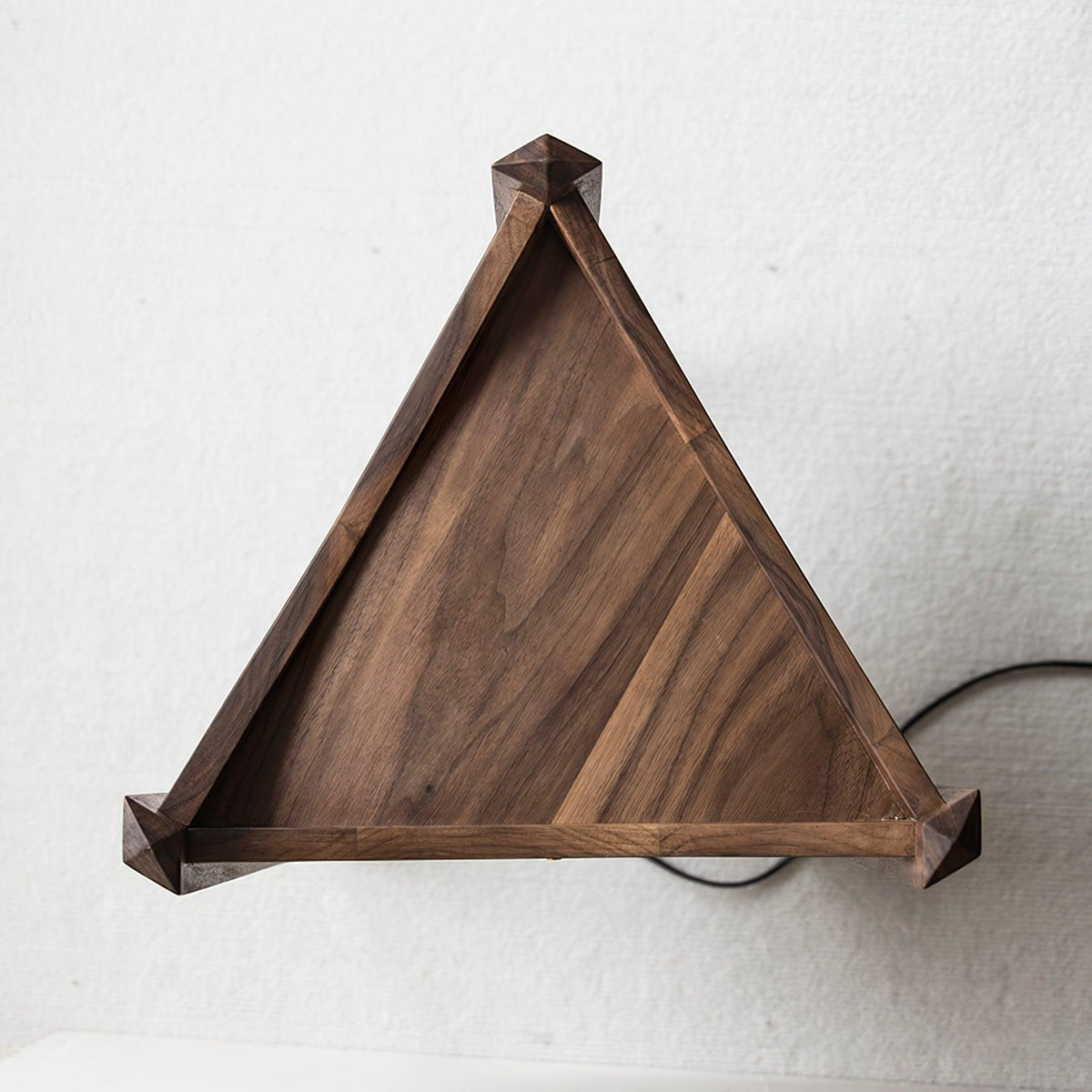 Carvora vloerlamp van walnoothout