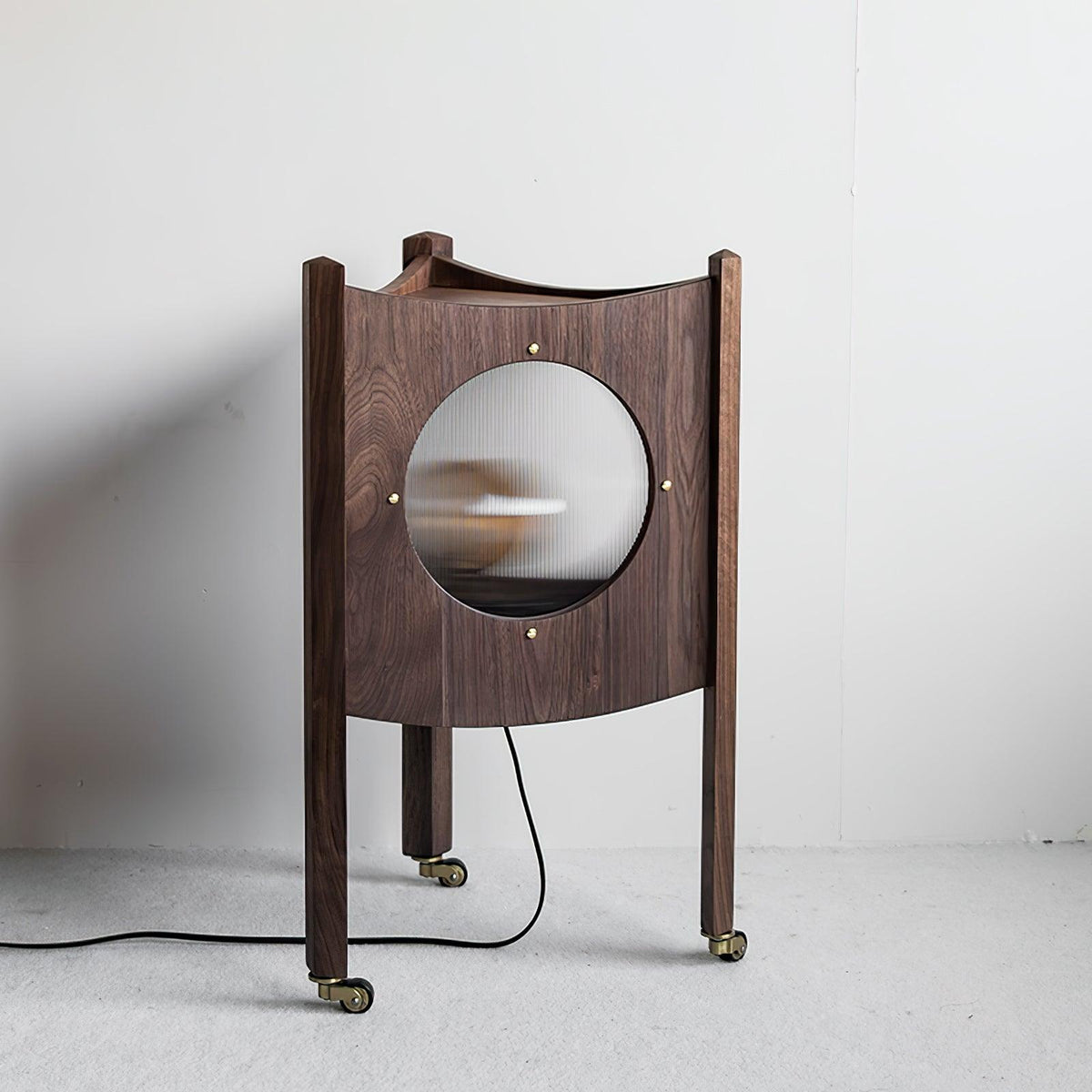 Carvora vloerlamp van walnoothout