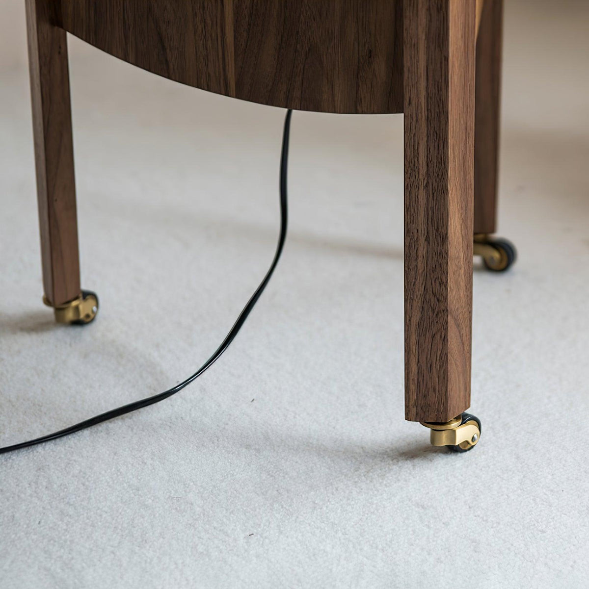 Carvora vloerlamp van walnoothout
