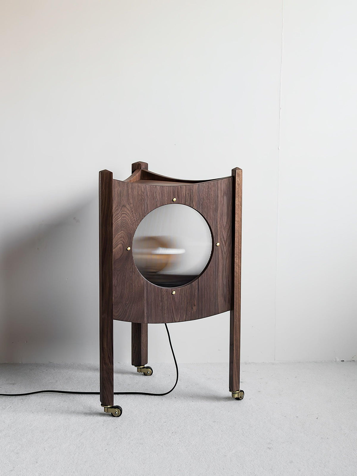 Carvora vloerlamp van walnoothout
