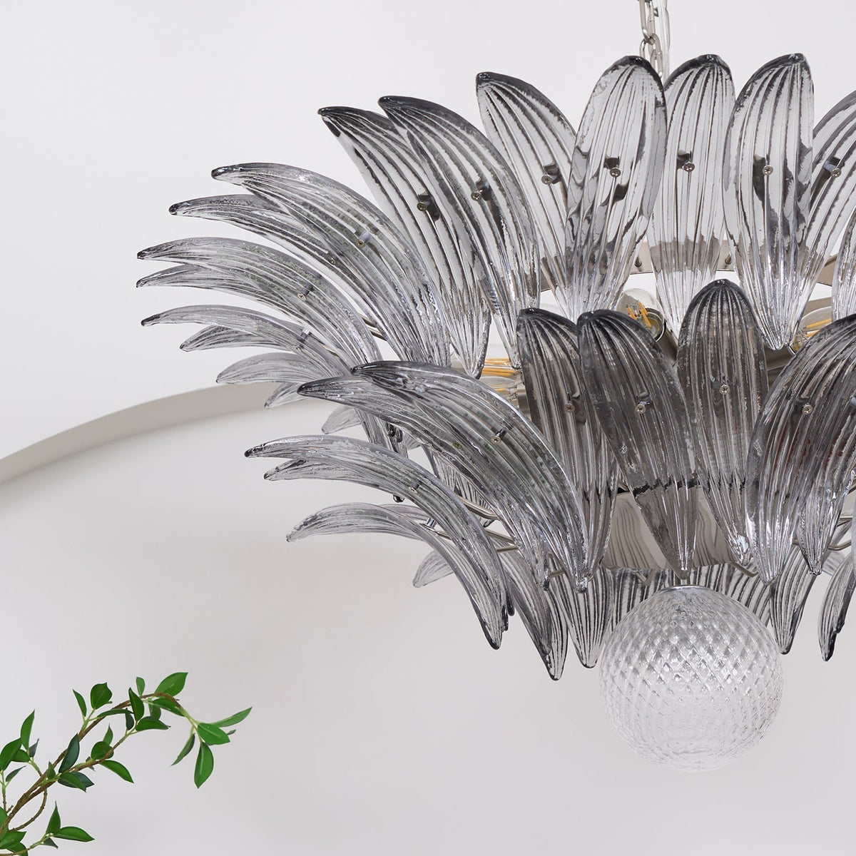 Liororira kroonluchter met gelaagde heldere Murano-glasbladeren