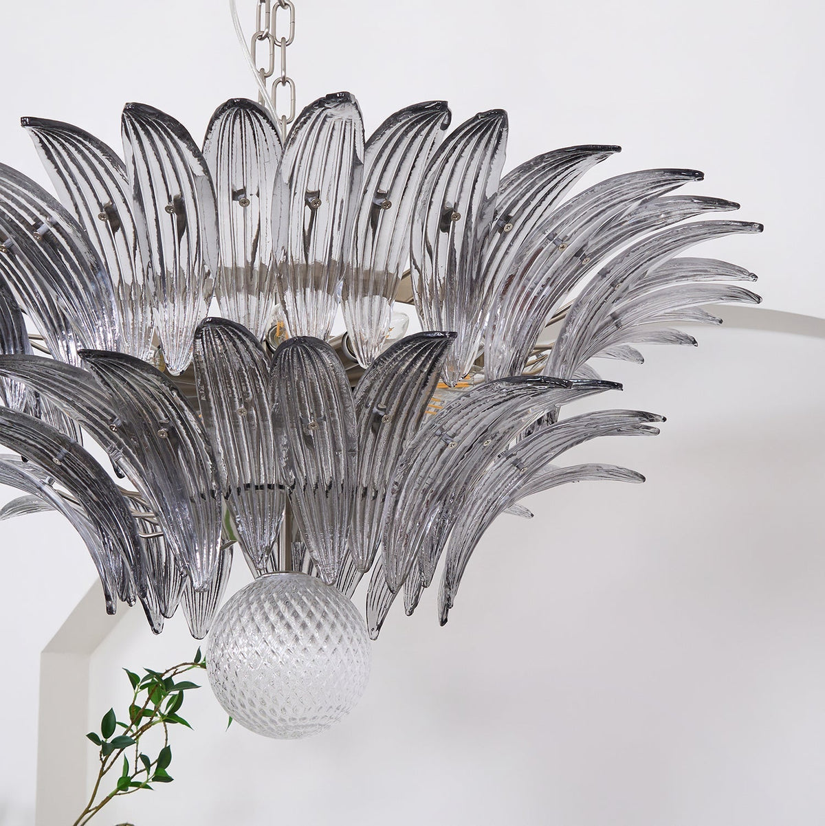 Liororira kroonluchter met gelaagde heldere Murano-glasbladeren