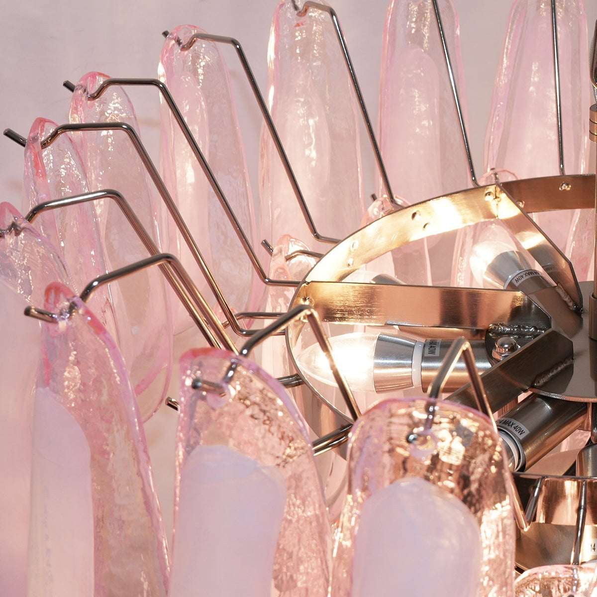 Velorira kroonluchter met roze Murano-glas bloemblaadjes cascade