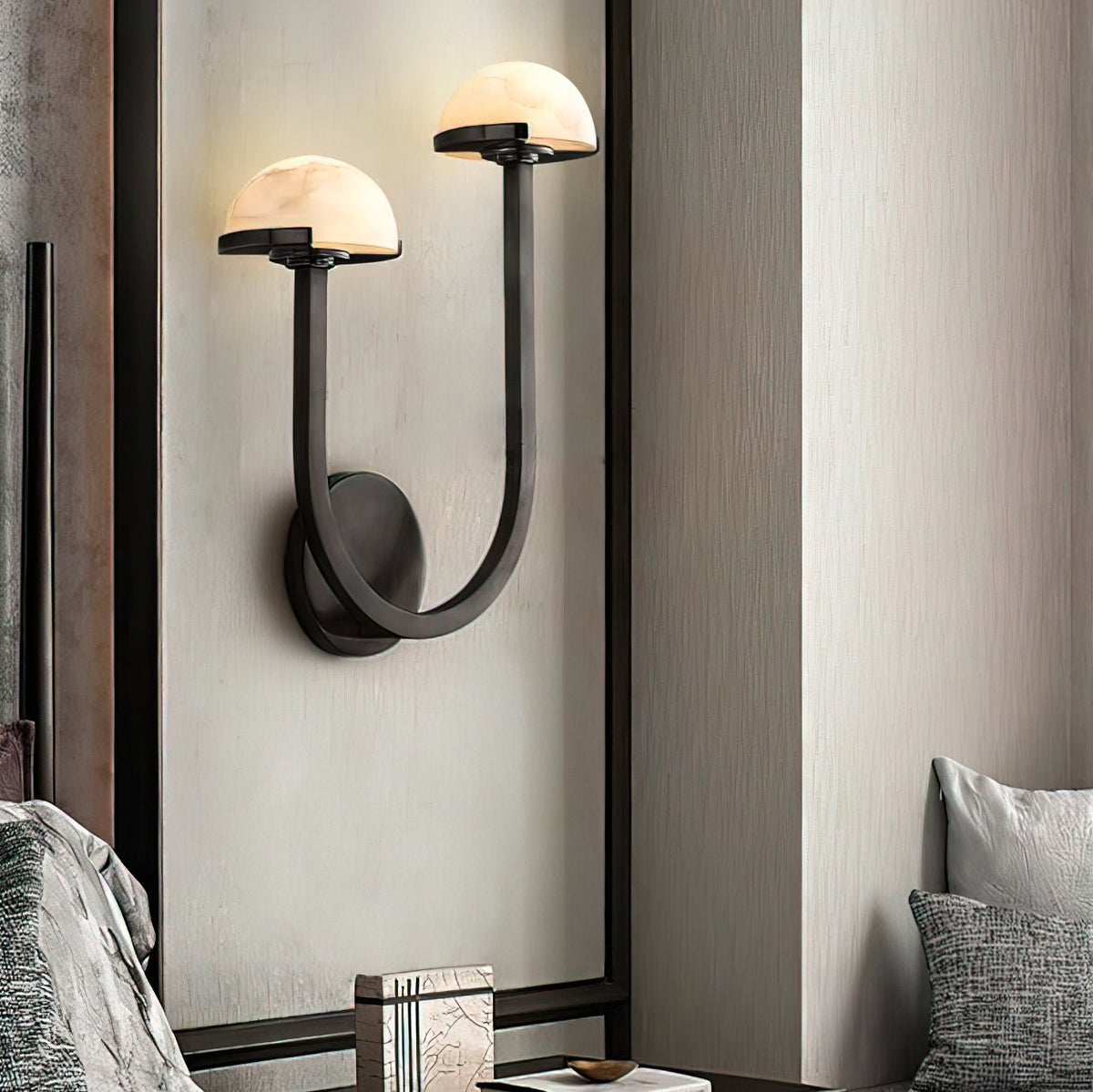 Vitalira dubbele albasten wandlamp met goudkleurige afwerking