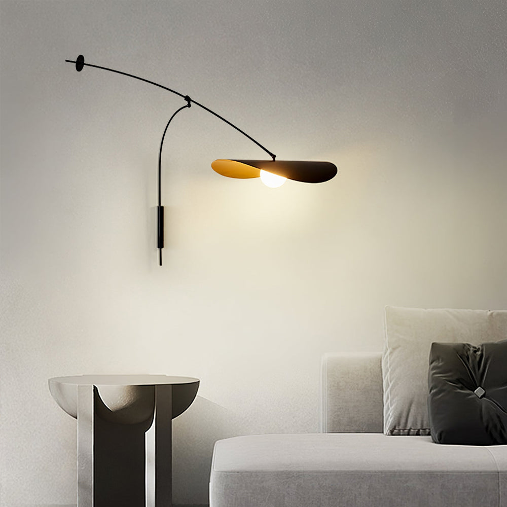Tirove wandlamp van glas in minimalistisch ontwerp